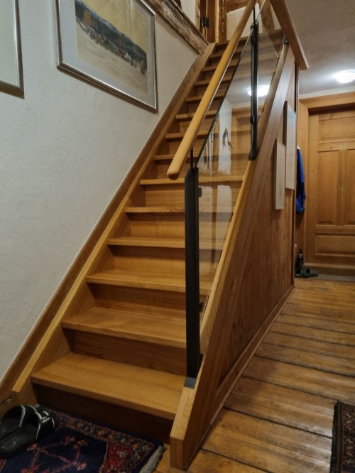 Treppe mit Handlauf